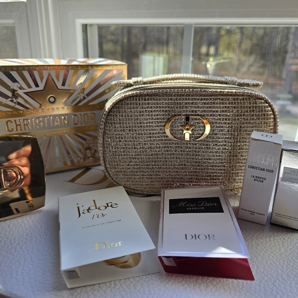 ‼️SOLD‼️ Dior Beauty 6-Piece Bundle: Makeup Pouch, Mirror - Picture 3 of 6